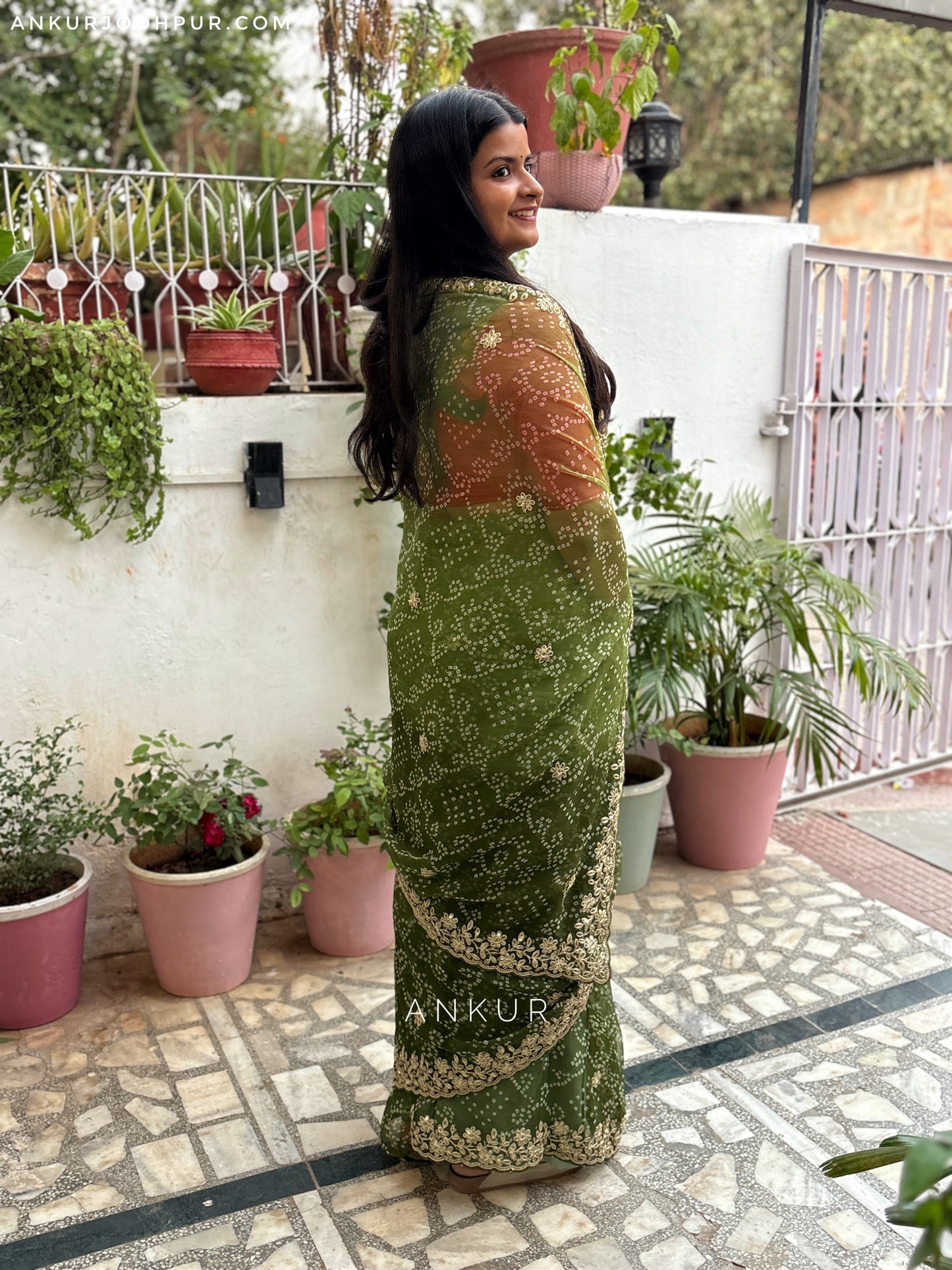 Shaded Bandhani Green Nagina