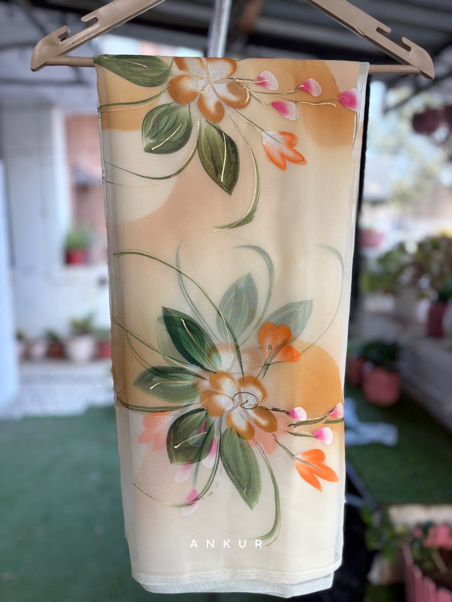 Creamy white Flower Brush Paint