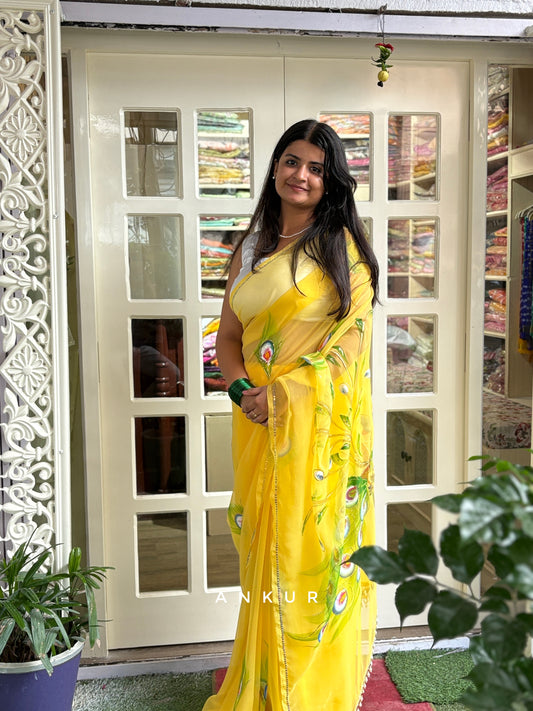 Nautral Yellow Peacock Brush Paint