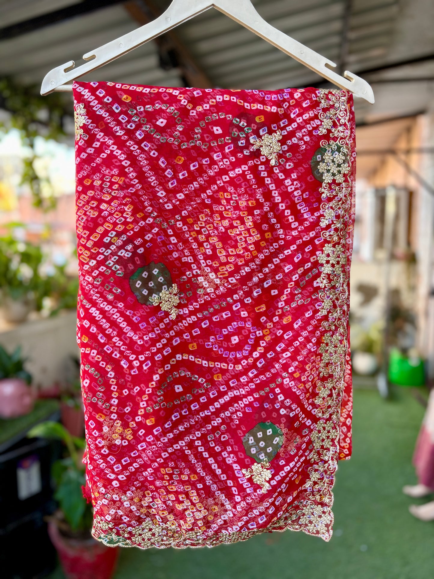 Lal bhandani with Cut work Zari Border