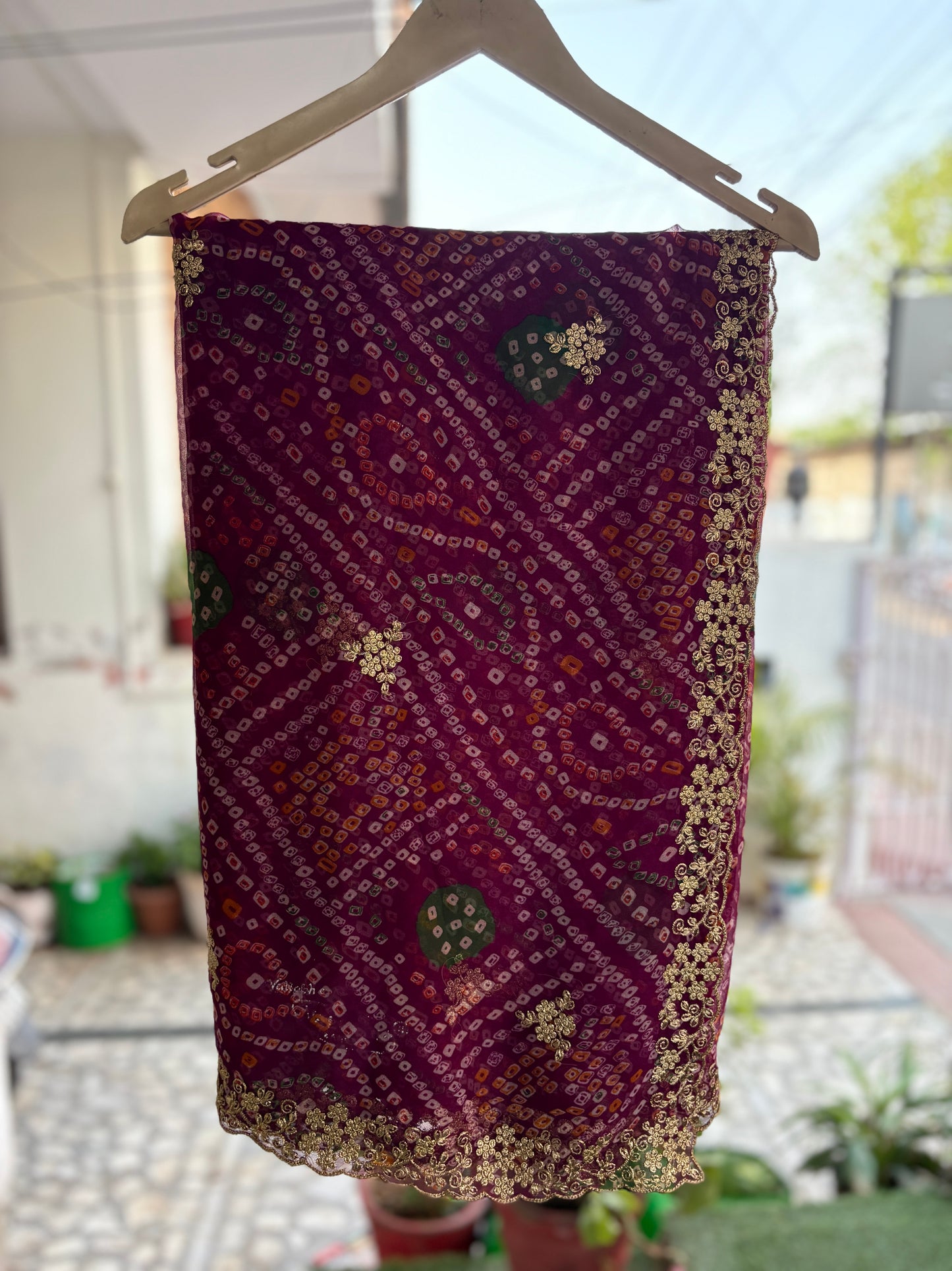 New magenta bhandani with Cut work Zari Border