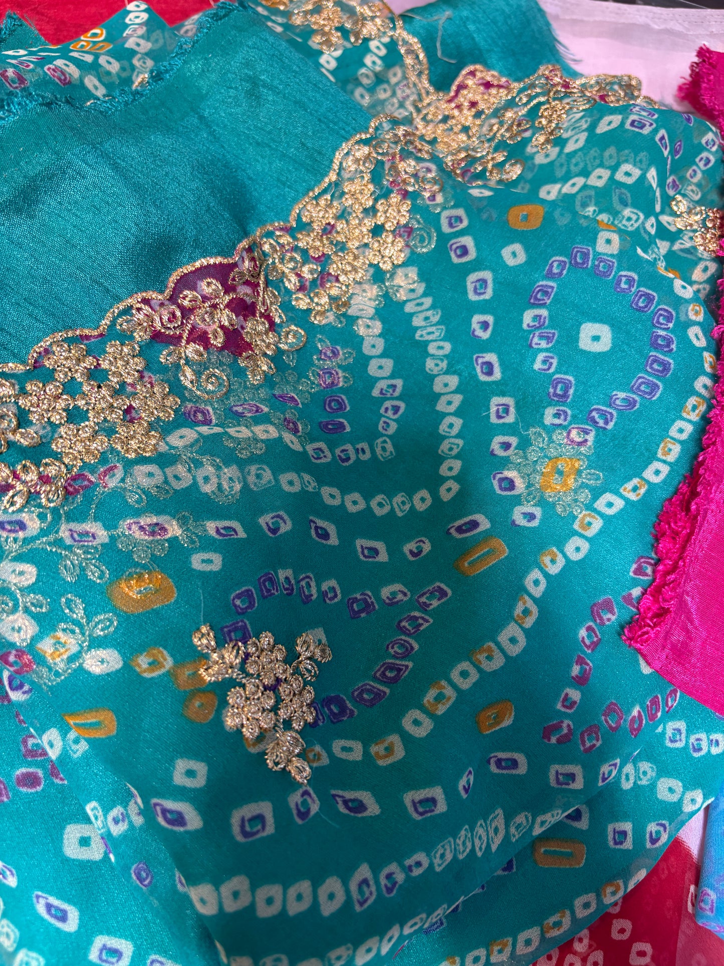 Rama green bhandani with Cut work Zari Border
