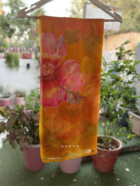 White to Yellow Flower Print