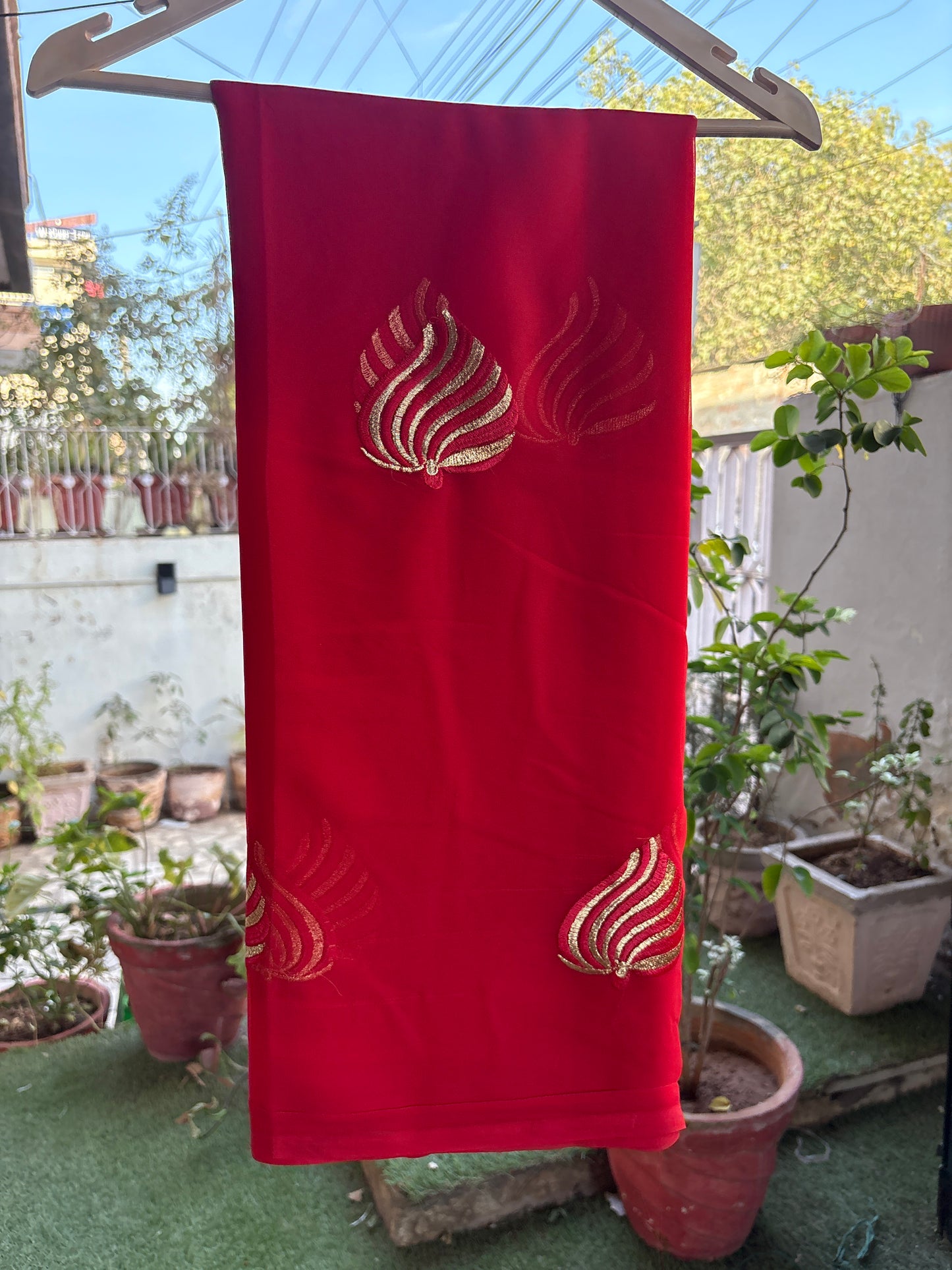 Red leaf design in thread work Anvi
