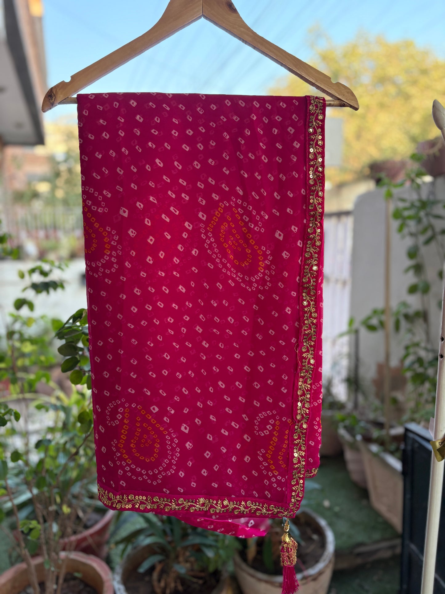 Rani Bandhani Saree With velvet Border Design