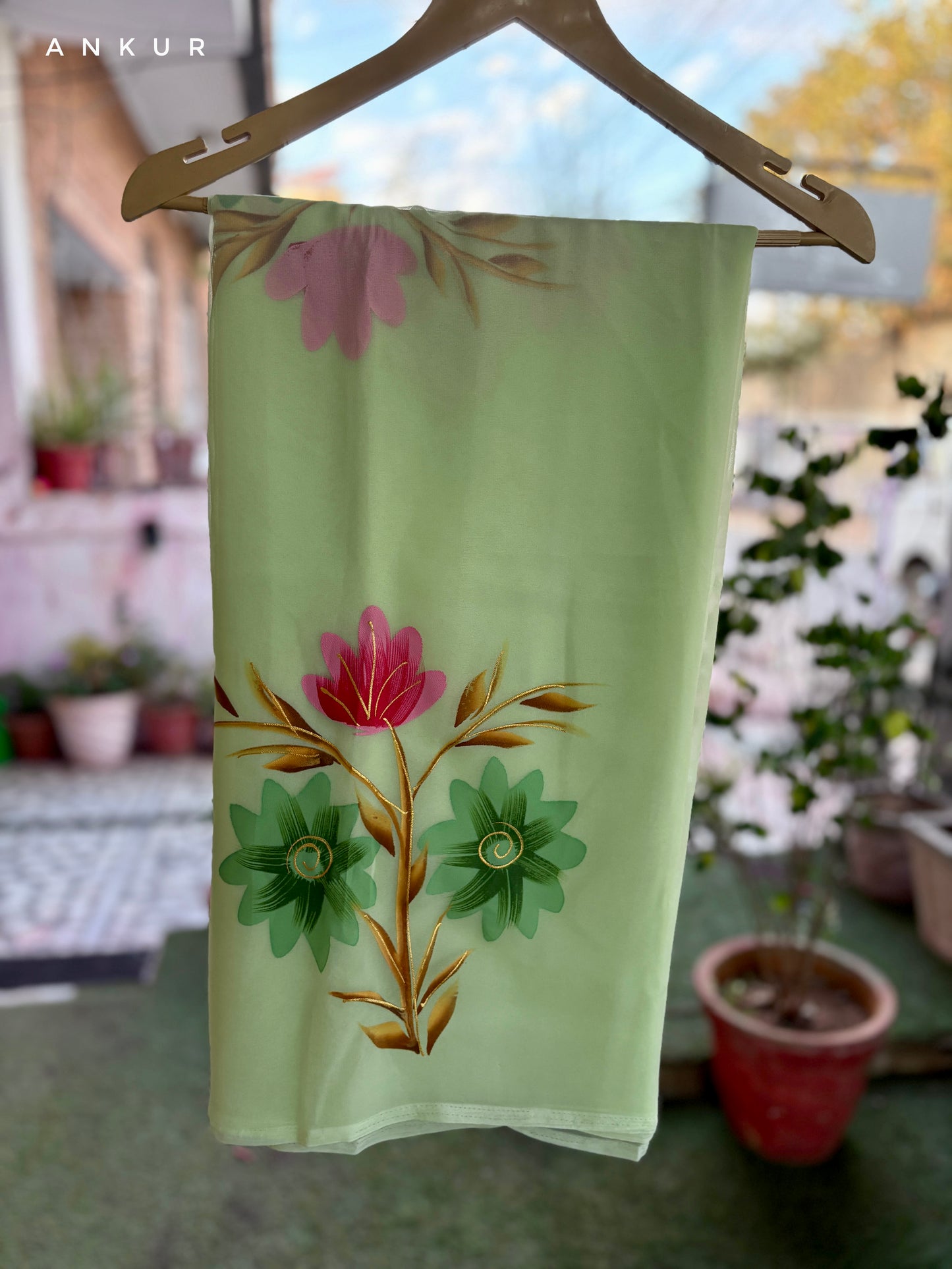 Pista Green Brush Paint Lily