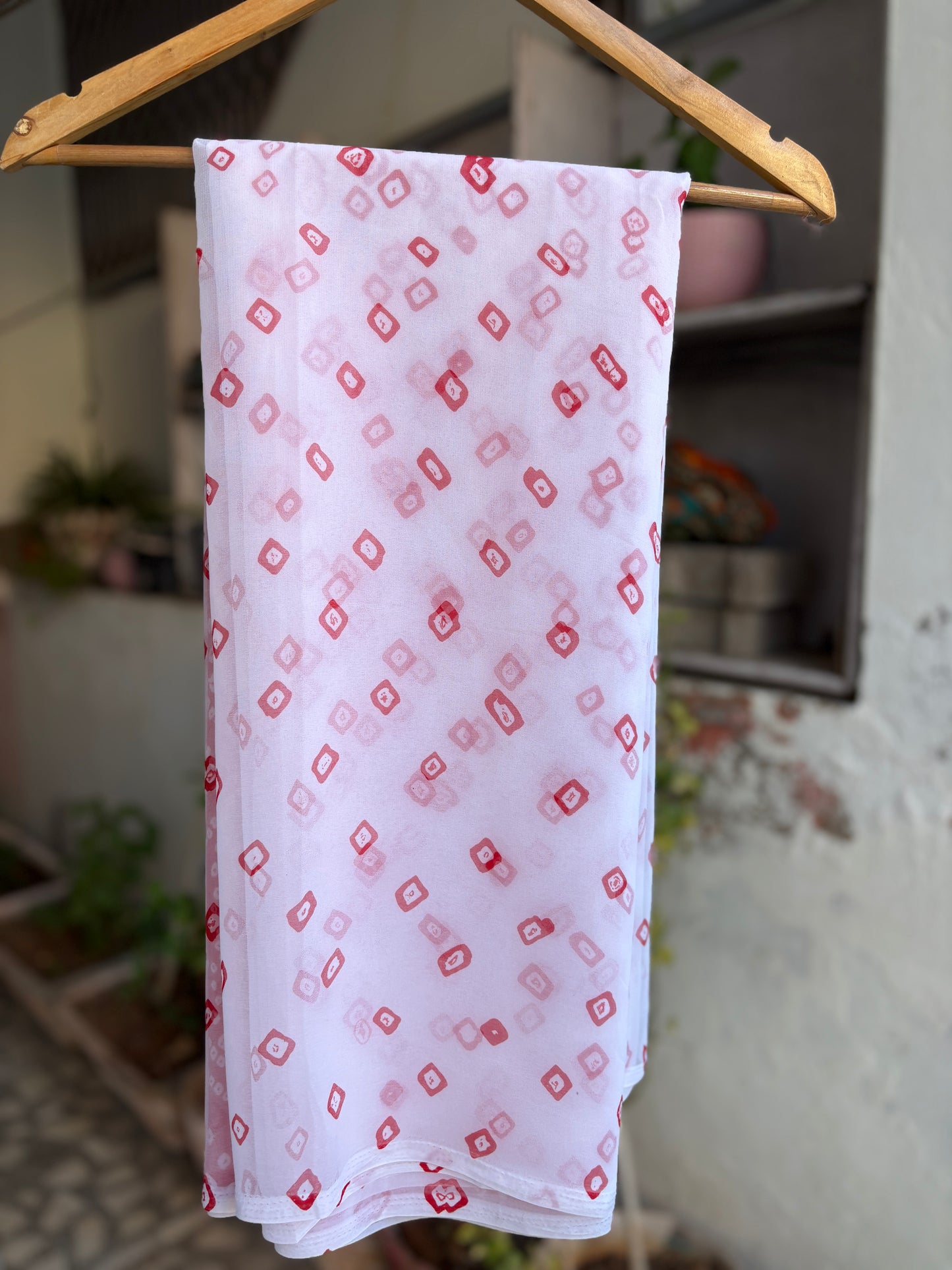 Red tipki with bandhej Flower Print