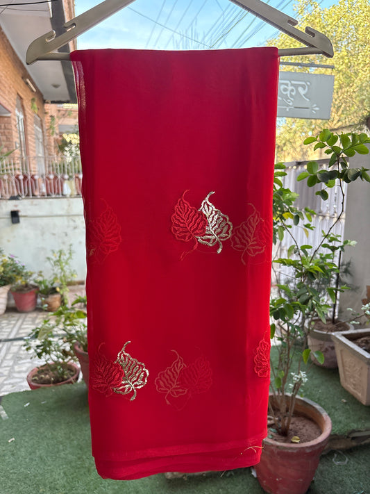 Red double leaf design in thread work Anvi