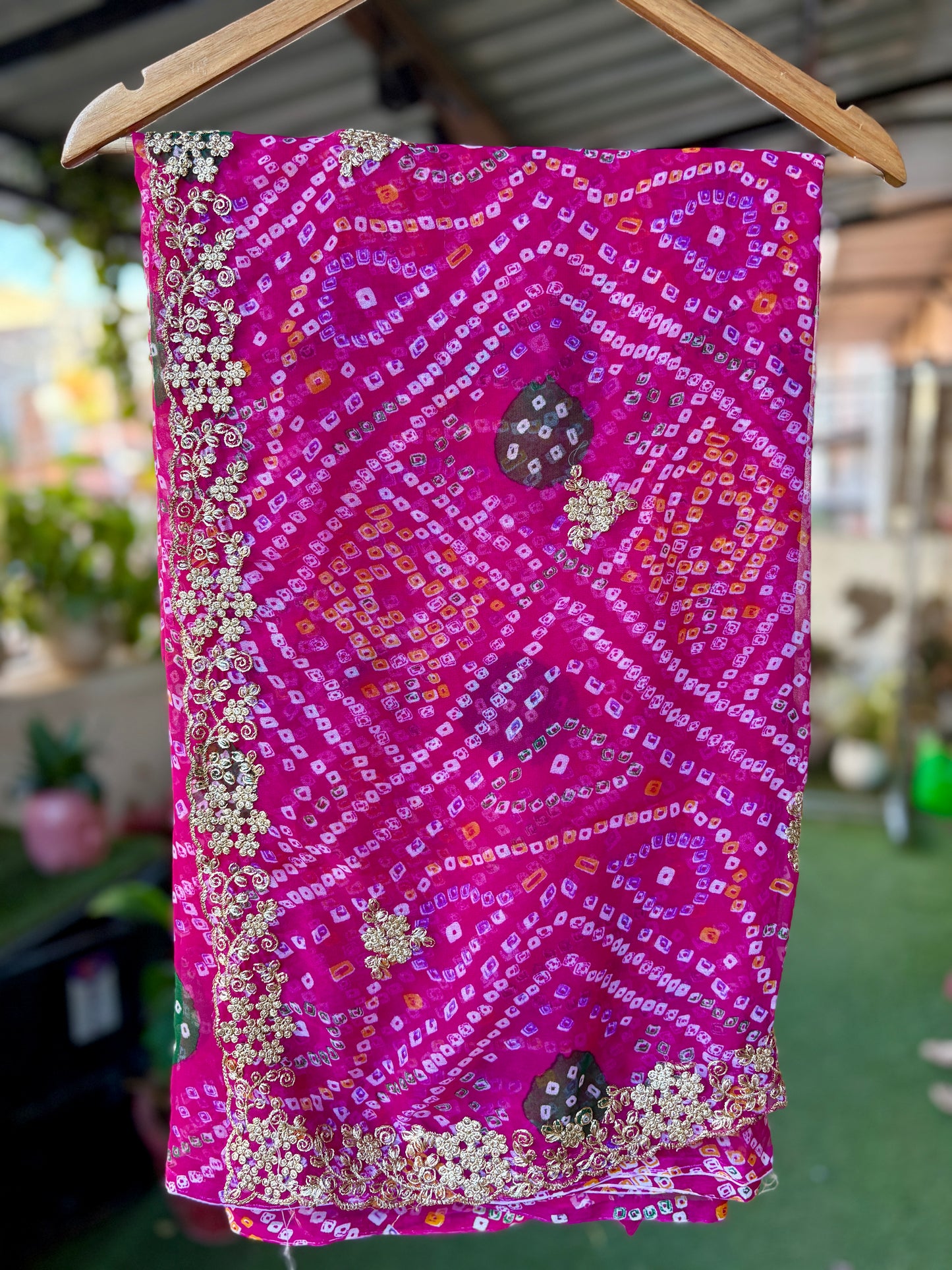 Rani bhandani with Cut work Zari Border