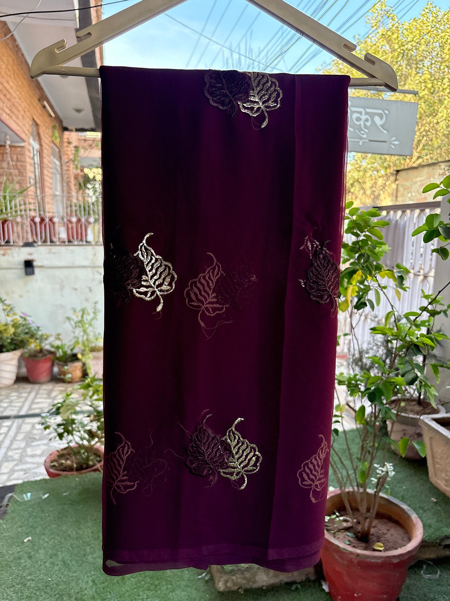 Wine double leaf design in thread work Anvi