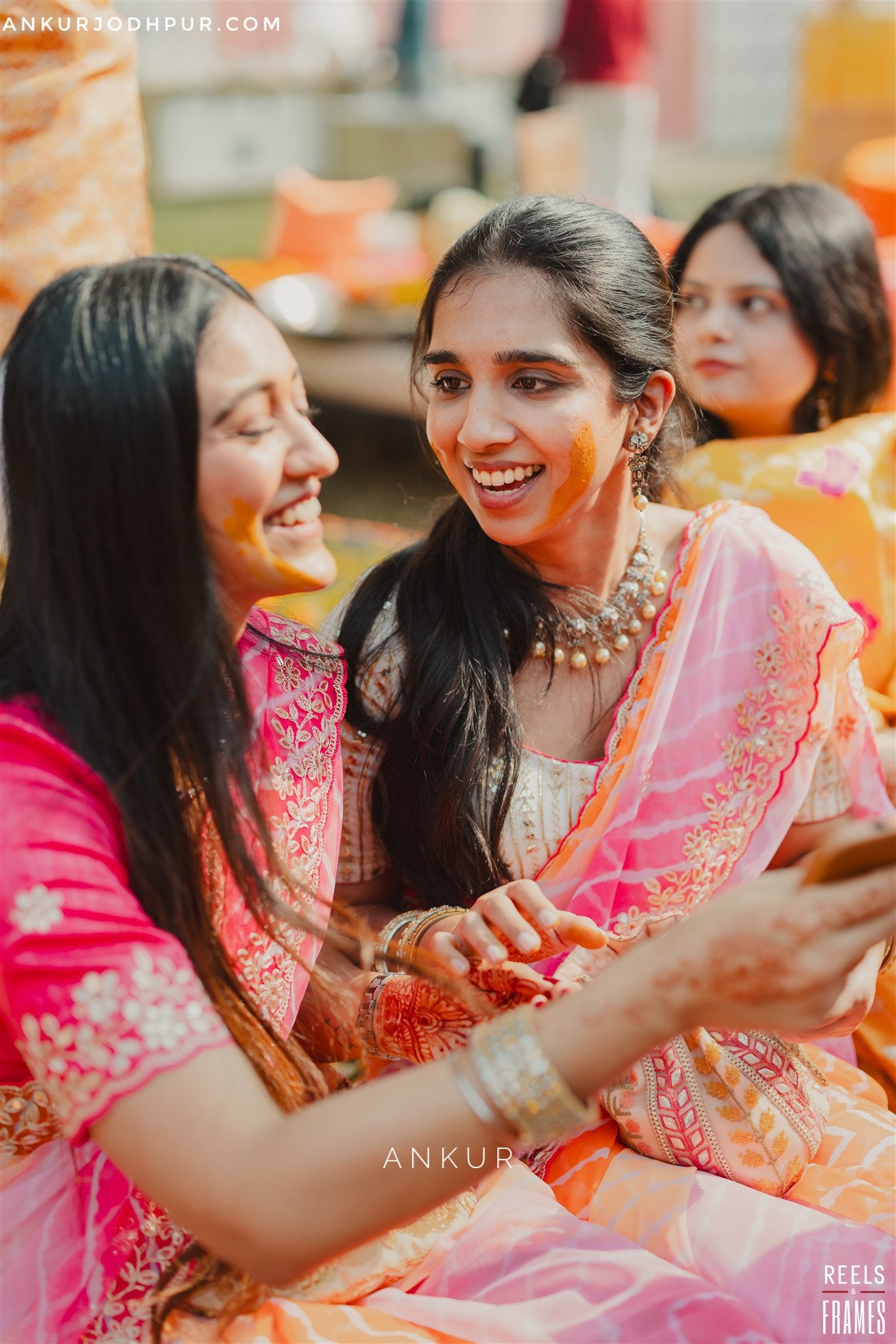 Shaded Lehriya Orange to Gulabi Nagina
