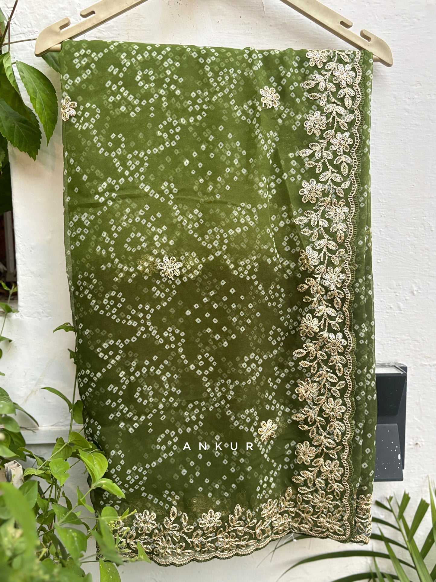 Shaded Bandhani Green Nagina